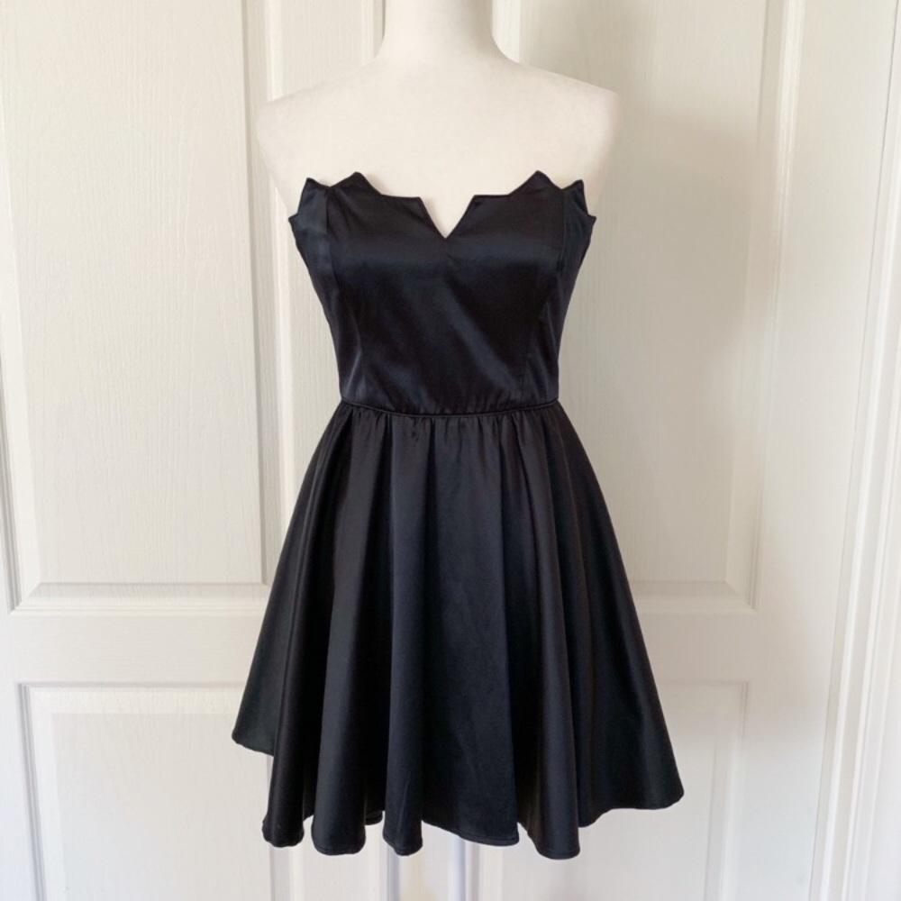 Nasty Gal keepsake satin strapless dress sz. 6 - Picture 5 of 8